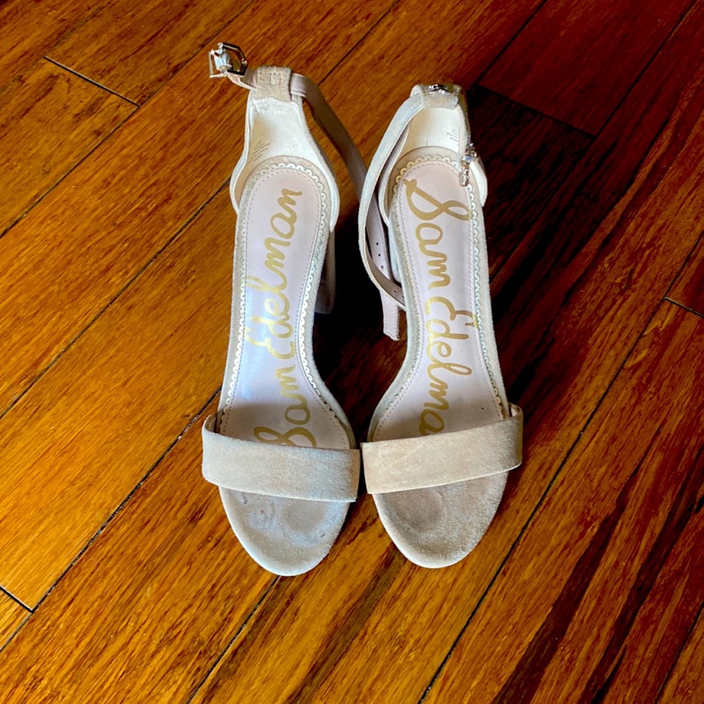 Worn once for a Kentucky Derby event.